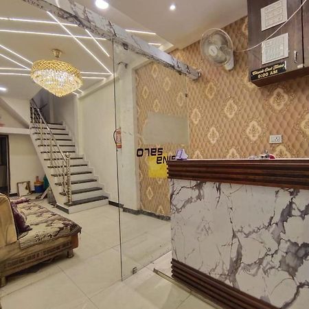 אויאיין Hotel Chhavi מראה חיצוני תמונה